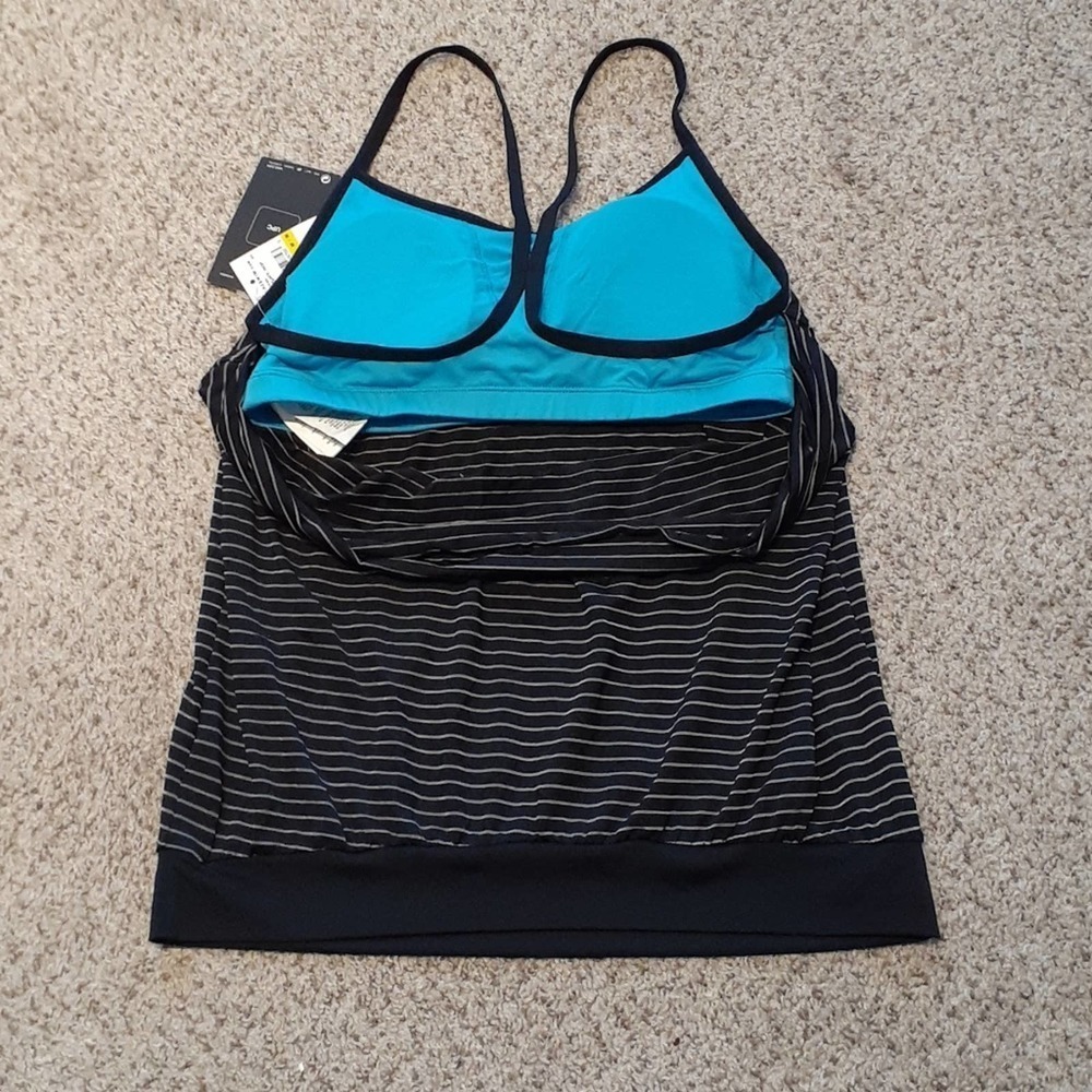 NIKE SWIM tank with builtin M sports bra, NWT, $88 - Picture 2 of 4